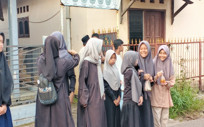 Kebersamaan Ramadhan di MTs Ma'arif Al Hamid melalui Kegiatan Berbagi Takjil dan Buka Bersama