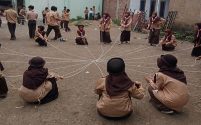 Penguatan Karakter Siswa Melalui Pramuka dan Keterampilan Tali Temali di MTs Ma’arif Al Hamid