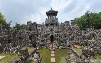 Taman Air Gua Sunyaragi Cirebon