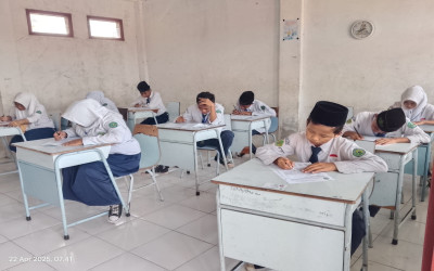 MTs Ma'arif Al Hamid Melaksanakan Ujian Madrasah 2024/2025