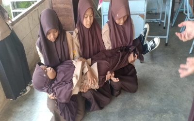 Membentuk Pramuka Sigap dan Peduli Melalui Pelatihan P3K di MTs Ma’arif Al Hamid